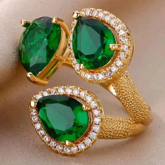 Emerald Green Zirconia Droplet Shape 18K Gold Plated Adjustable Ring NWOT - Picture 1 of 4